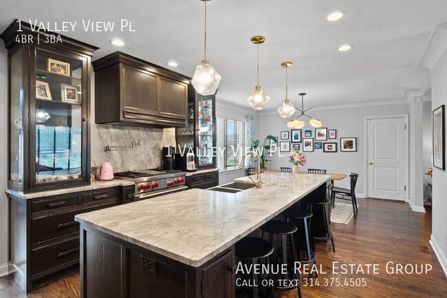 Building Photo - Luxury 4-Bed Home in Coveted Ladue Neighbo...