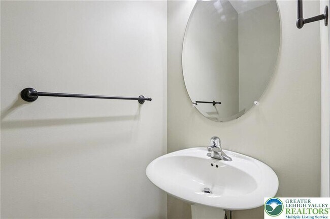 Building Photo - 270 Milkweed Dr