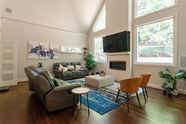 Building Photo - 3850 Glenhurst Dr