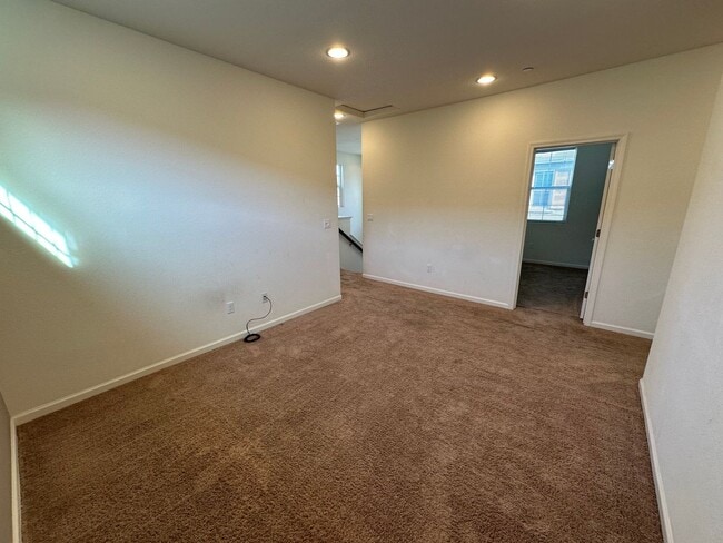 Building Photo - Beautiful 4 Bedroom, 3 Bath Mountain House Home