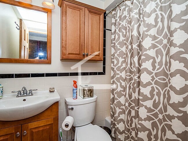 Building Photo - Very rare 4 bed 2 bath in beacon hill......