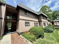 Building Photo - 15 Lake Dr