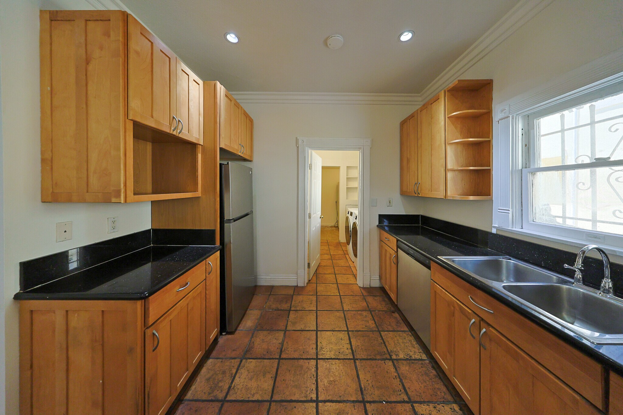 Building Photo - 3525 S Budlong Ave