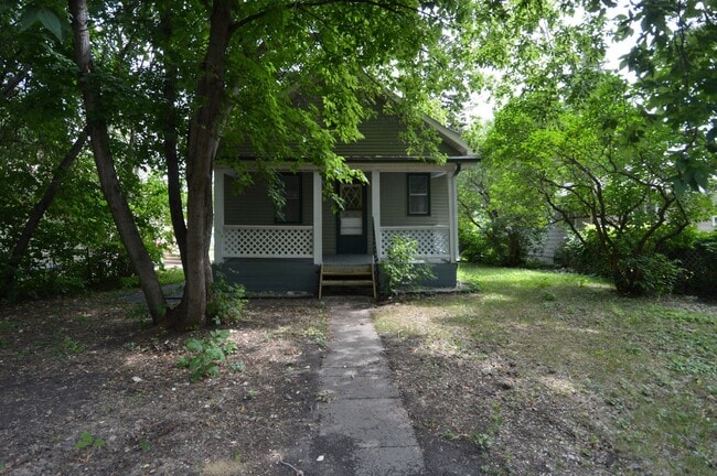 Building Photo - One of a Kind 2 bed 1 bath Single-Family Home