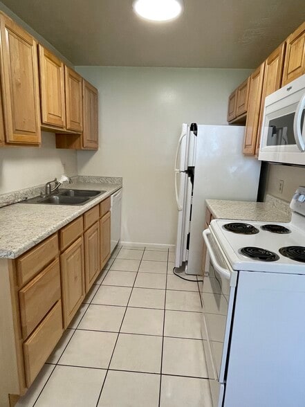 Building Photo - 3943 S 700 W