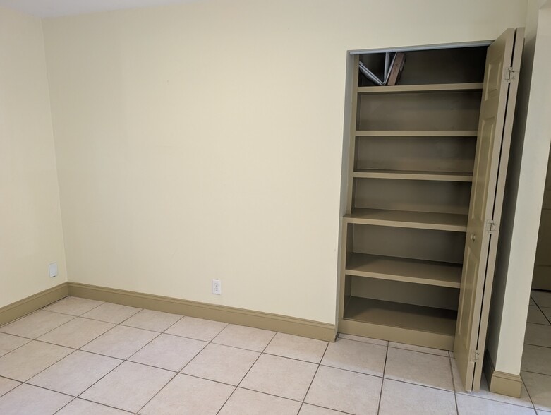 Building Photo - 634 Constant Dr