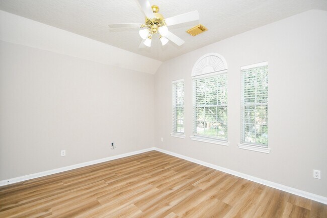 Building Photo - 1126 Eastbourne Ln