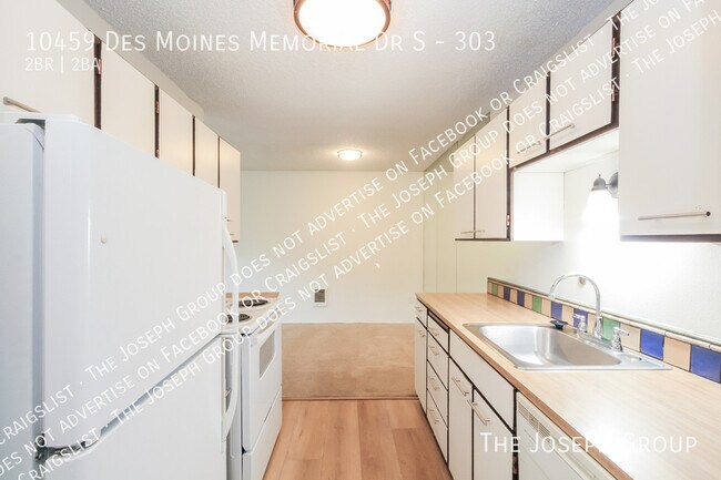 Building Photo - 10459 Des Moines Memorial Dr S