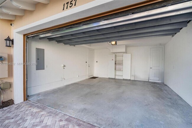 Building Photo - 1757 NE 9th St