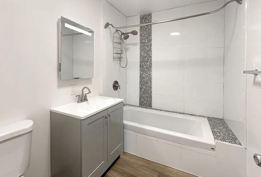 Building Photo - 734 W 139th St