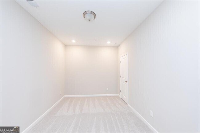 Building Photo - 272 Commons Ave