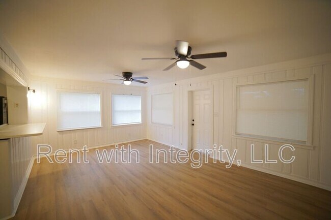 Building Photo - 2032 Warwick St