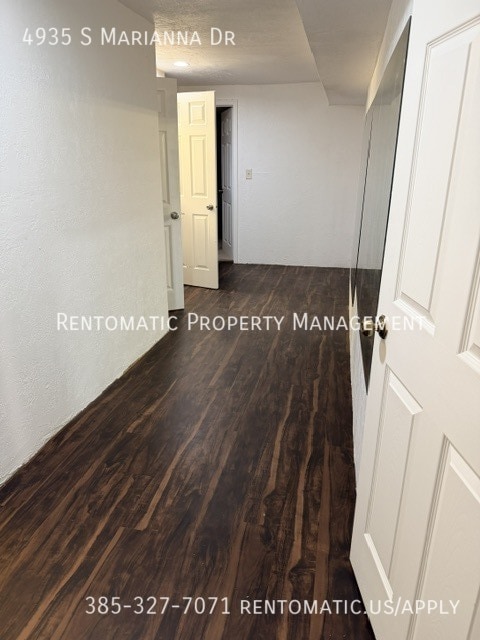 Building Photo - 4935 Marianna Dr
