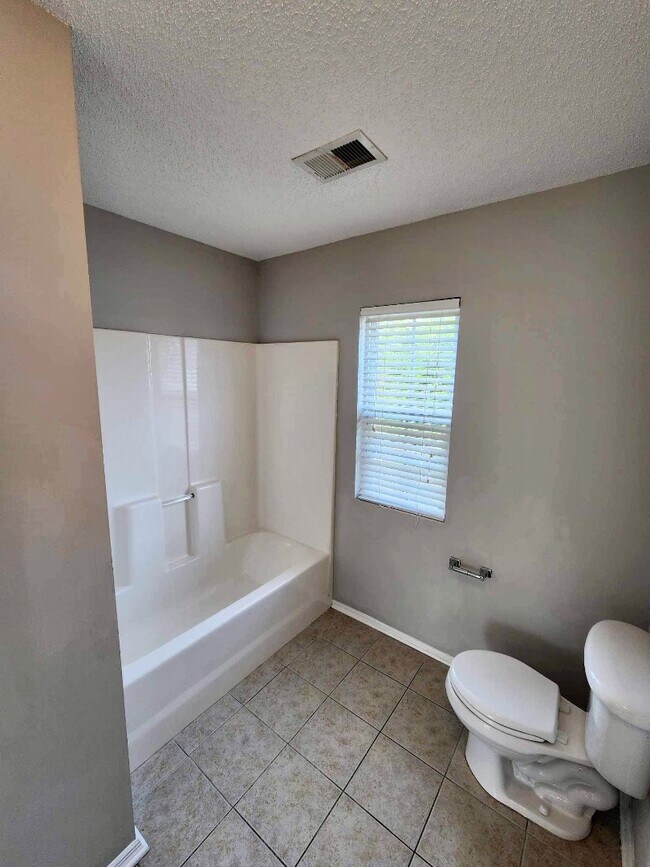 Building Photo - 608 Twisted Willow Ct