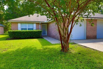 Building Photo - 25 Ryarbor Dr