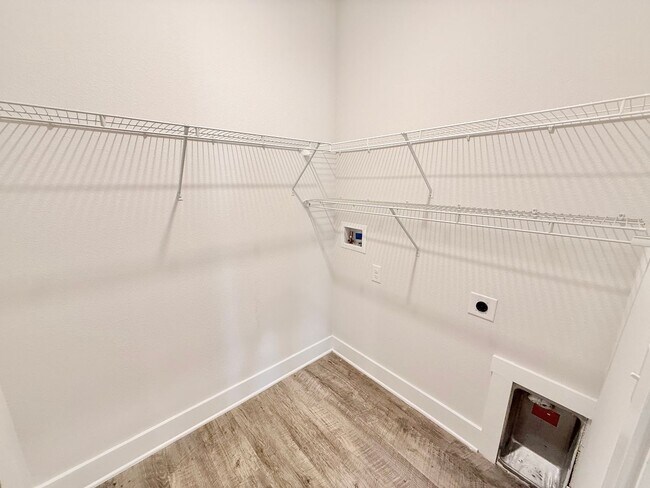 Building Photo - Stunning 4-Bedroom Home - Arbor Place