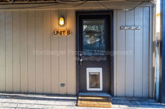 Building Photo - 8715 N Kelly Ct