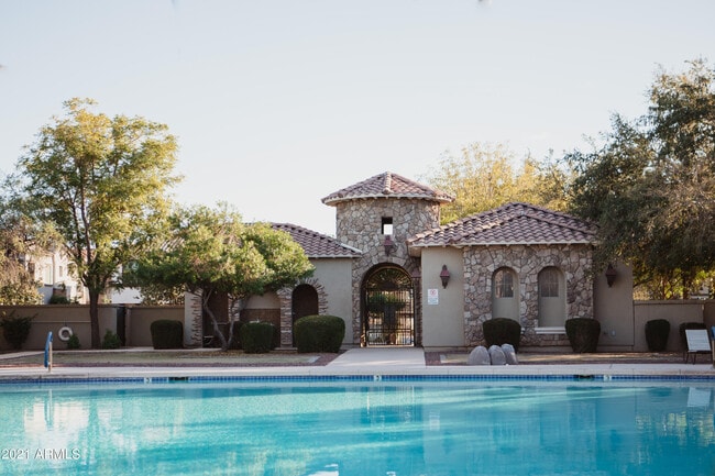 Building Photo - 2754 S Sulley Dr