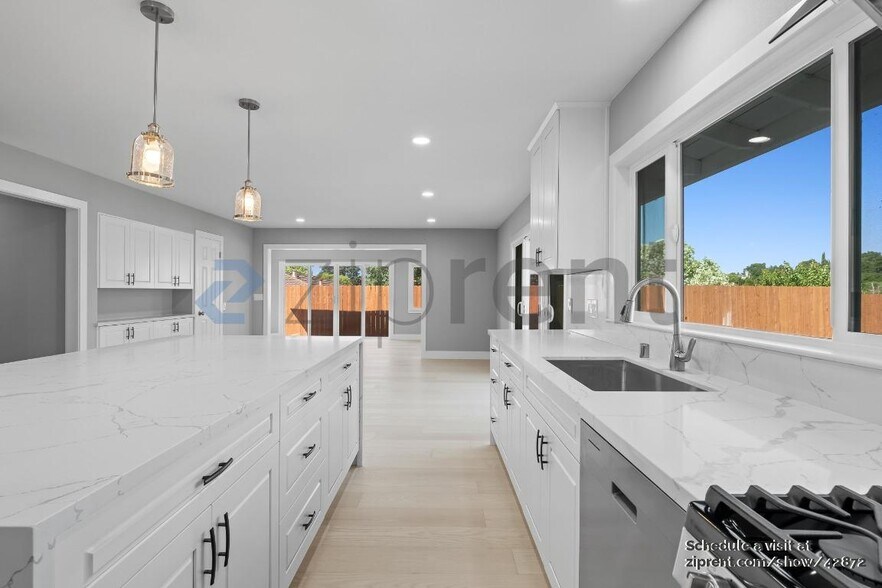 Building Photo - 3727 Northridge Dr