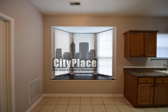 Building Photo - 10394 Lakeland Dr