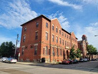 Building Photo - 1 Bedroom Condo - South Side Flats