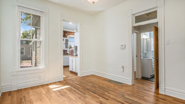 Building Photo - Unique 2 Bed, 1 Bath Home in the Lincoln P...
