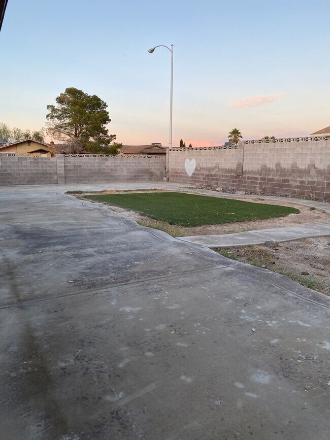 Building Photo - 401 Tiger Lily Way