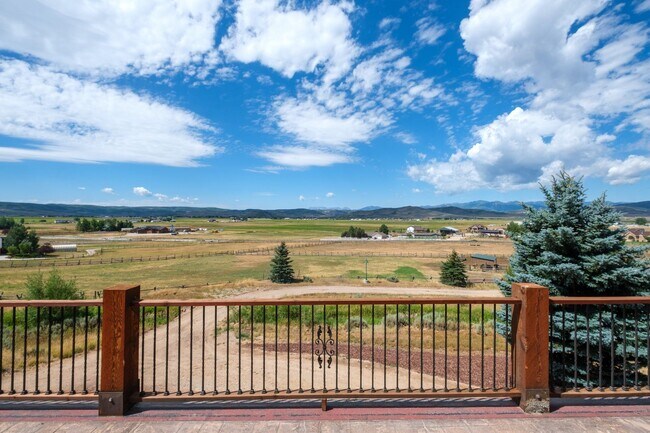 Building Photo - Private Hillside Ranch Home Available Wint...