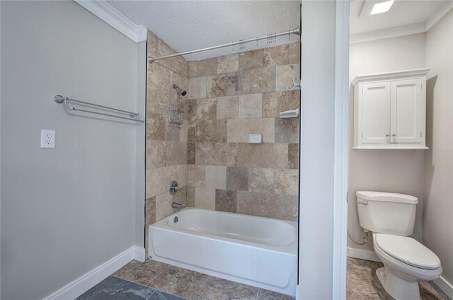 Building Photo - 838 Spring Place Rd NE