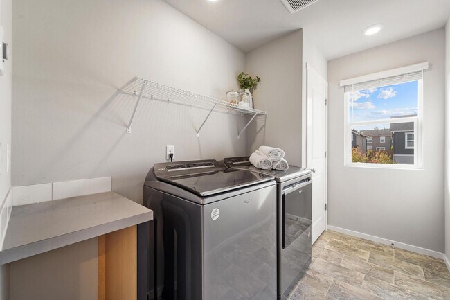 Building Photo - Beautiful Home in Puyallup