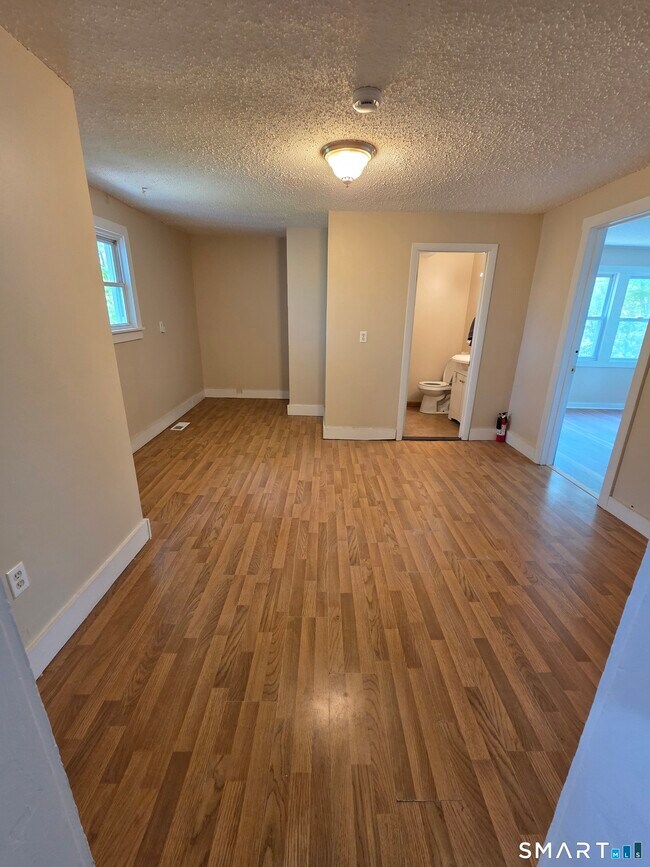 Building Photo - 22 Lakeview St