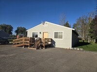 Building Photo - Avail Sept 14th thru May 31st.  Fully furnished w/ internet & utilities included