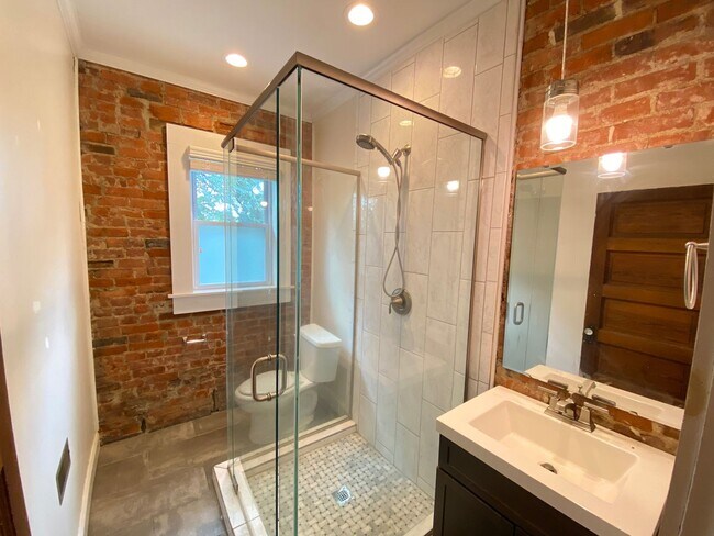 Building Photo - Hunter Ave 1045-1047 GW2