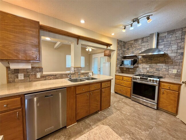 Building Photo - 13323 Wells River Dr