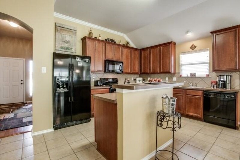 Building Photo - 496 Northbrook Ave