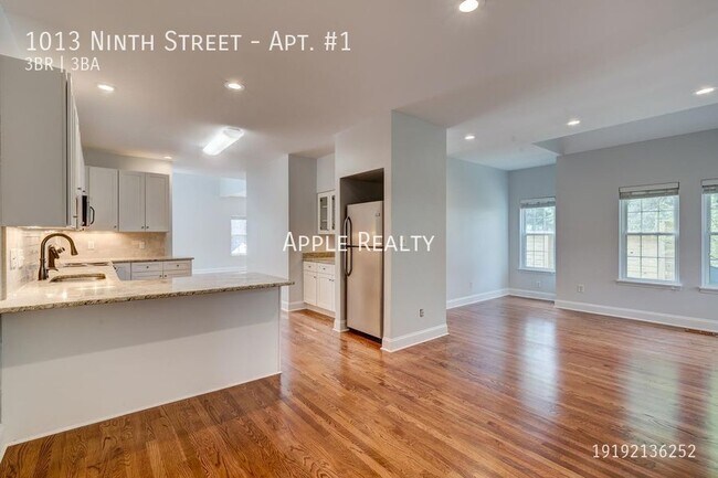 Building Photo - 1013 Ninth Street-Apt. #1