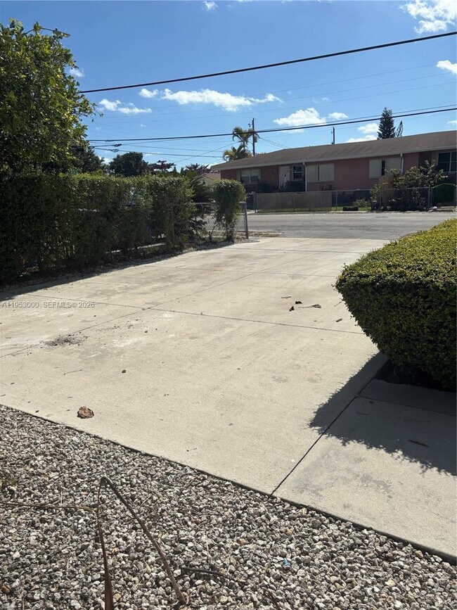 Building Photo - 3121 SW 2nd St