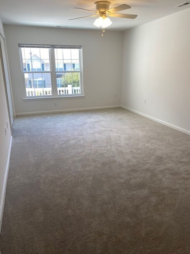 Building Photo - Available July 15, 2025!  2 bedroom condo ...