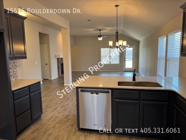 Building Photo - 15525 Boulderdown Dr