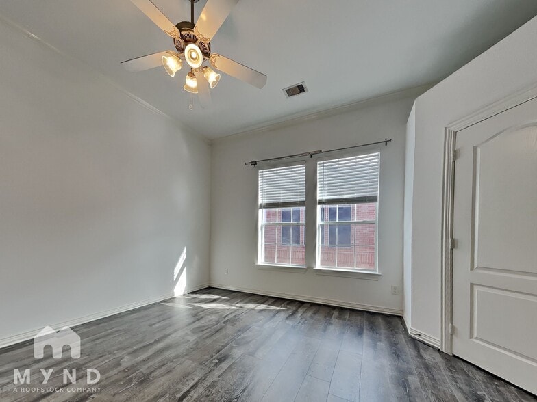 Building Photo - 3412 Honsinger St