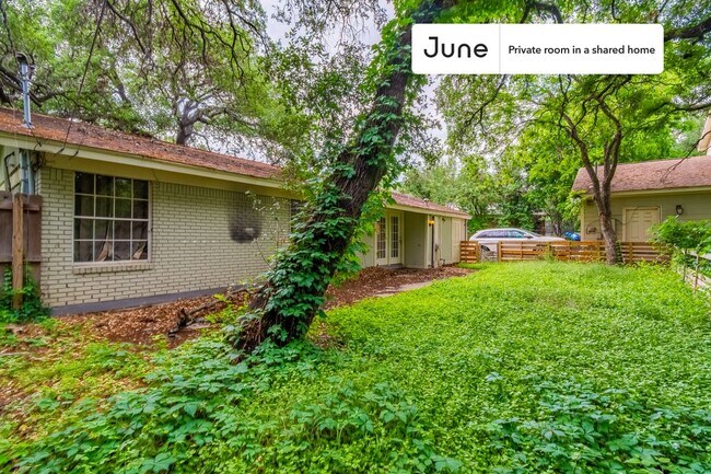 Building Photo - Private bedroom in 4 bed/1 bath Home
