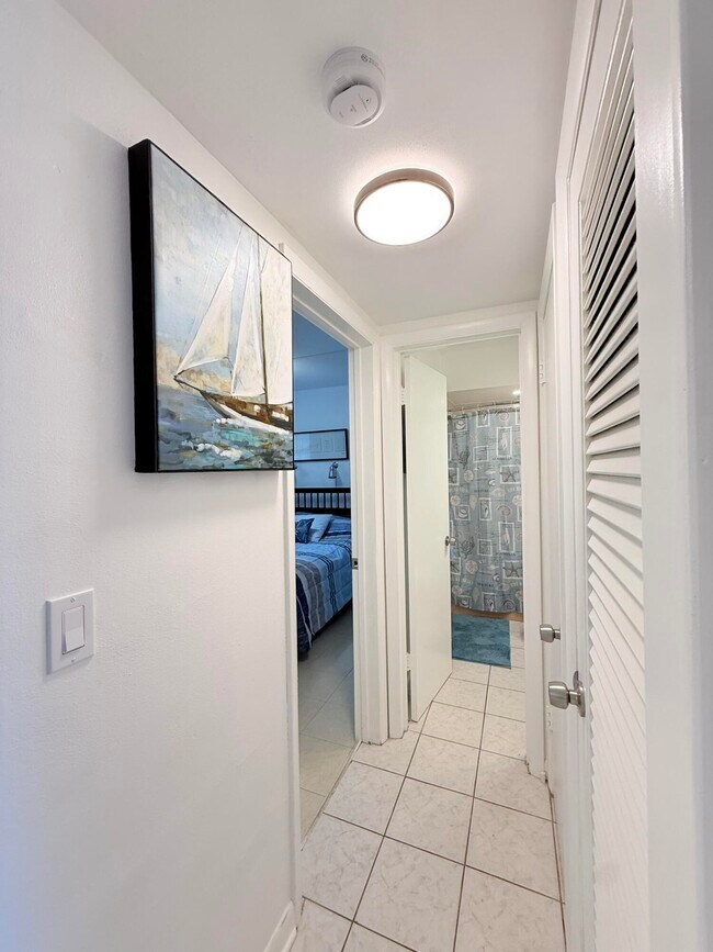 Building Photo - 470 Paradise Isle Blvd