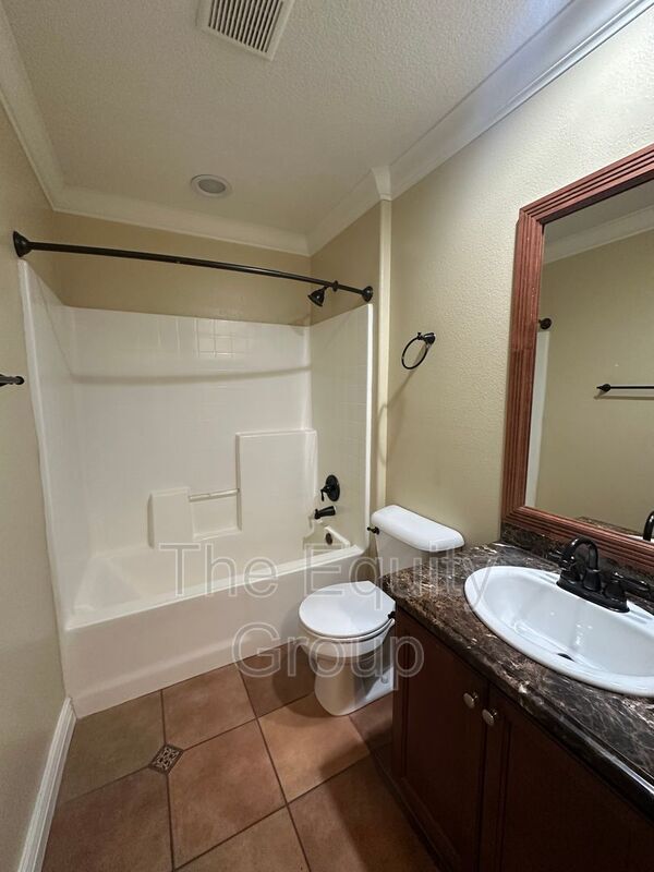 Building Photo - 3842 W Buena Vista Ave