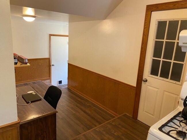 Building Photo - 2617 Maple Ave NE