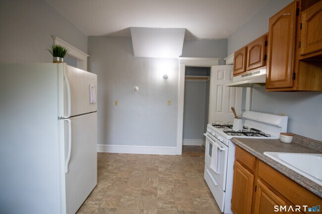 Building Photo - 88 Riverview Ave