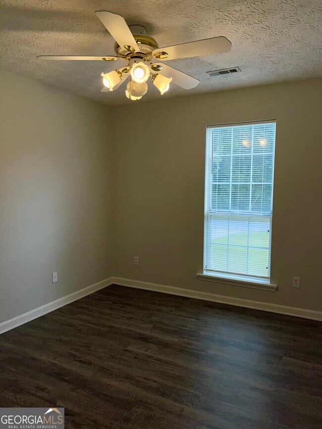 Building Photo - 99 Creek Cir