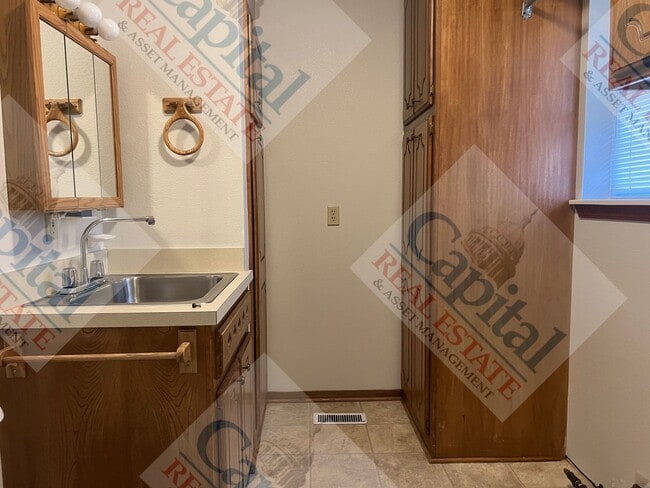 Building Photo - Country Beauty