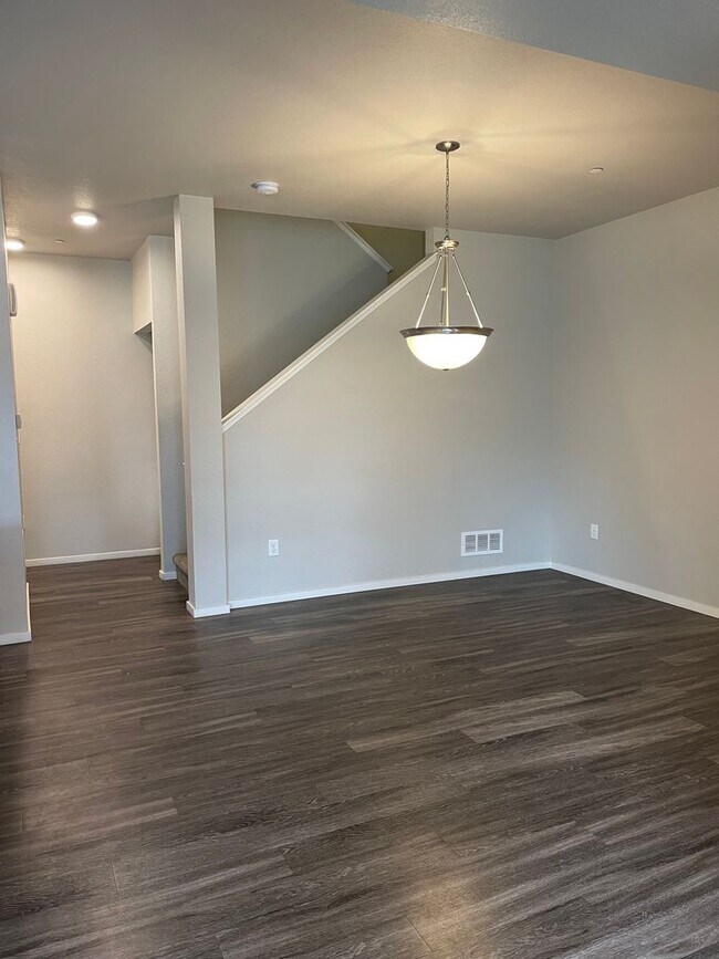 Building Photo - Luxury Rowhouse w/ 2-Car Garage in NE Ft. Collins