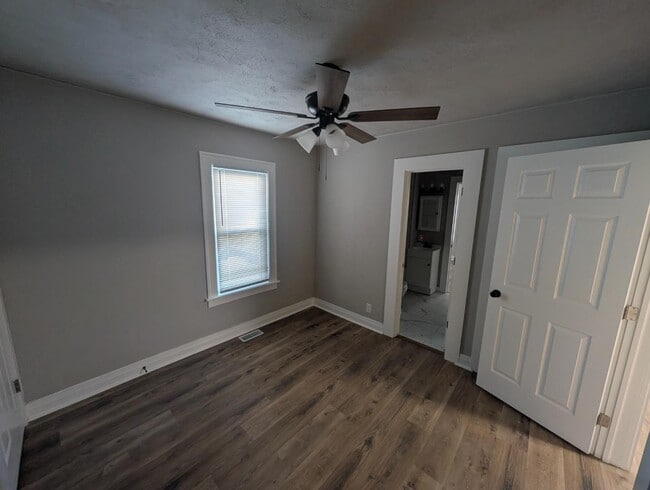 Building Photo - 307 S Beiger St