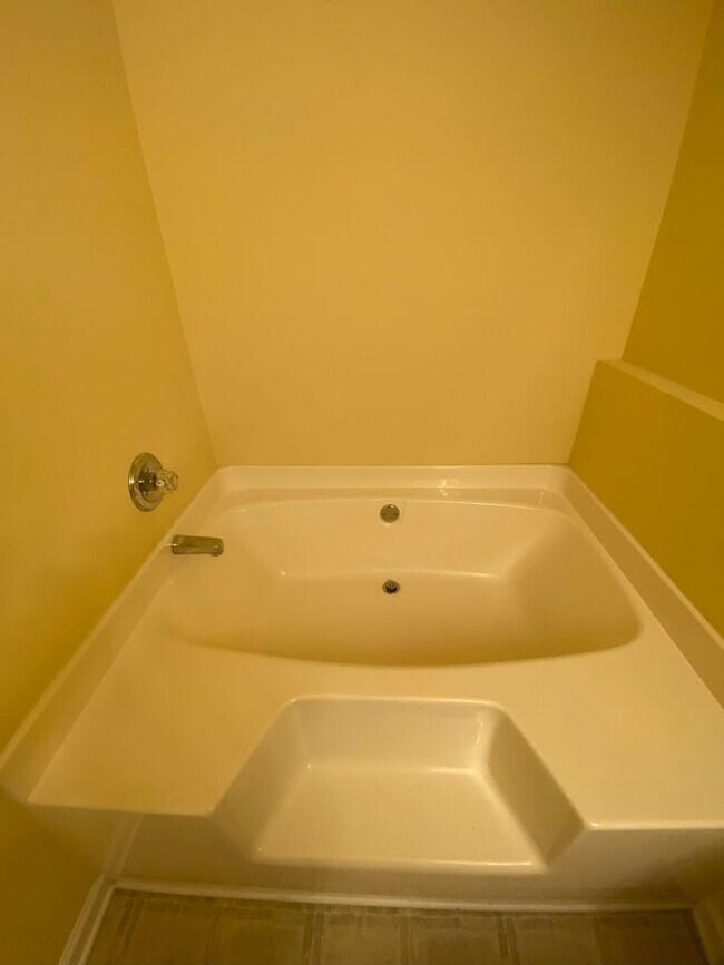 Building Photo - 1809 Azalea Dr